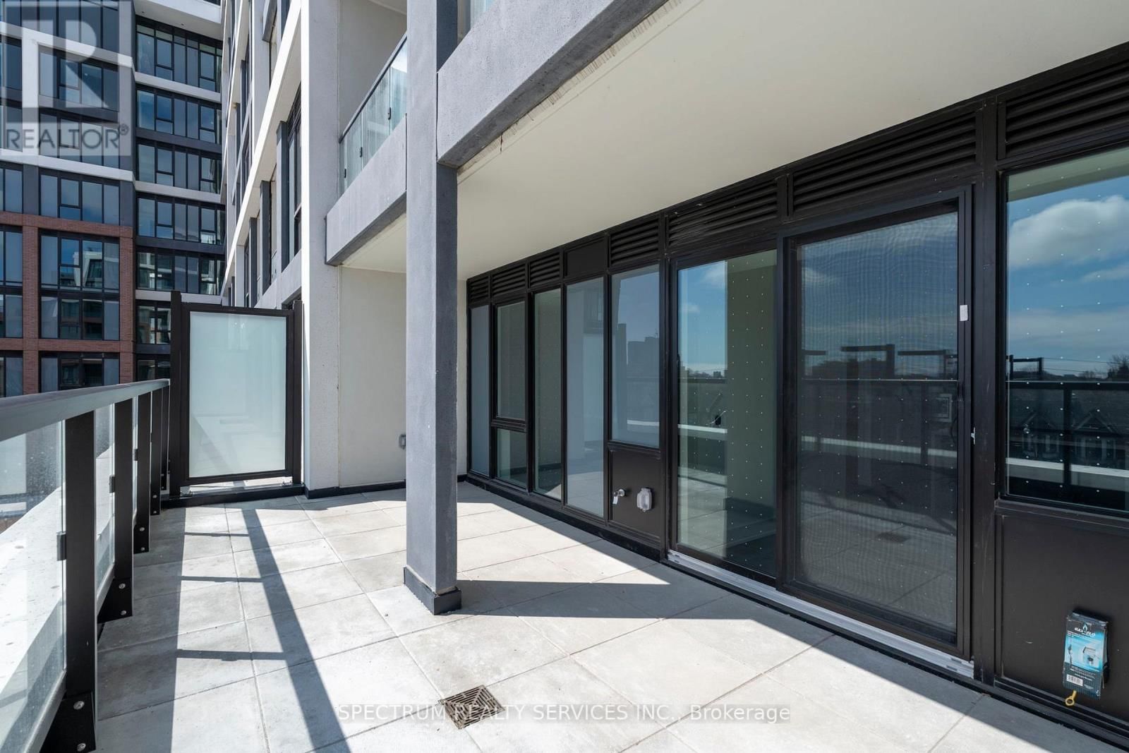 335 - 858 DUPONT STREET Image 25