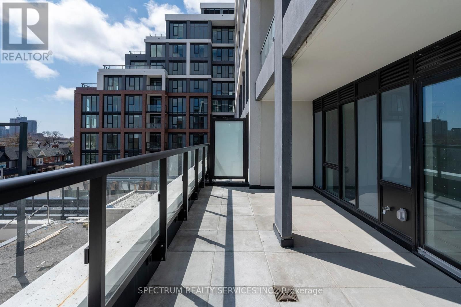 335 - 858 DUPONT STREET Image 28