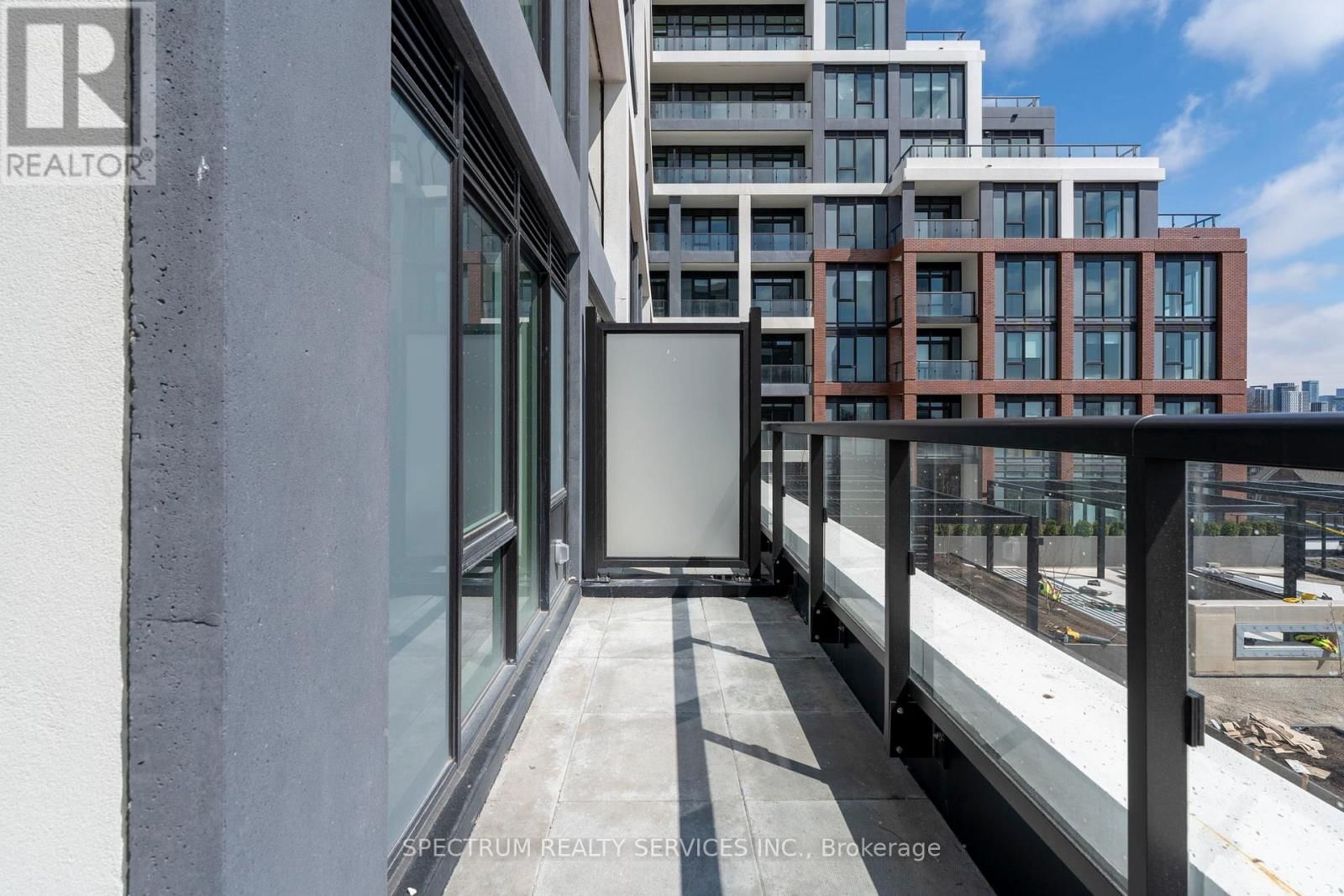 335 - 858 DUPONT STREET Image 31