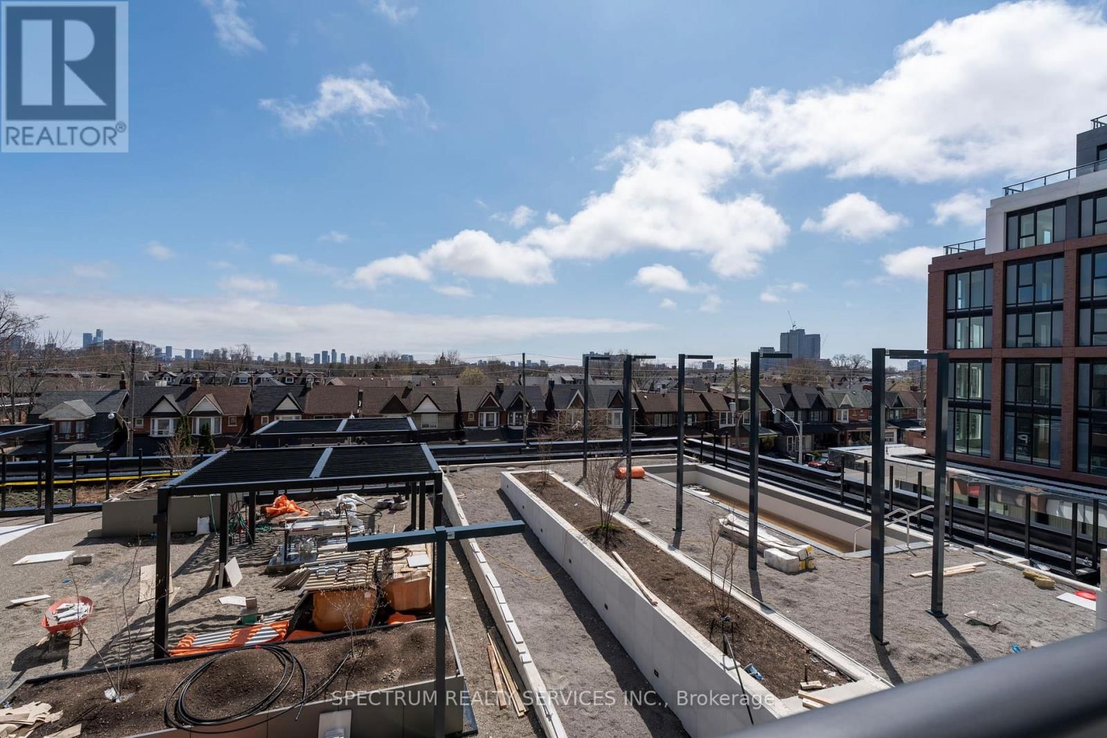 335 - 858 DUPONT STREET Image 32