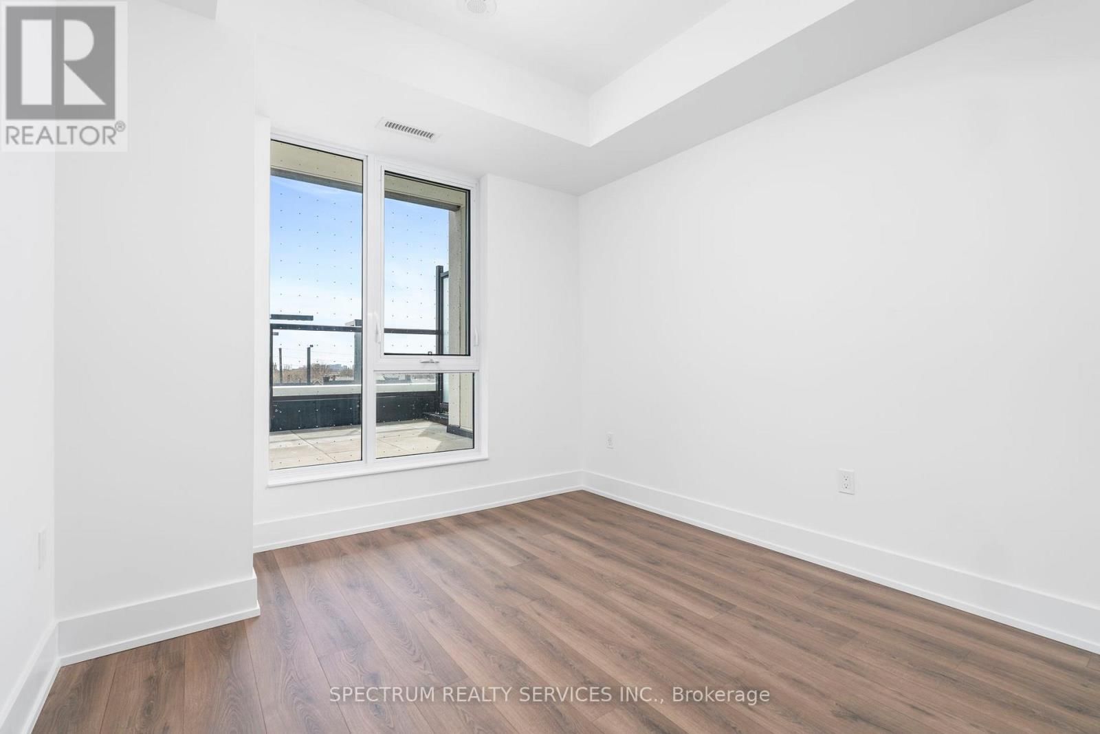 335 - 858 DUPONT STREET Image 38