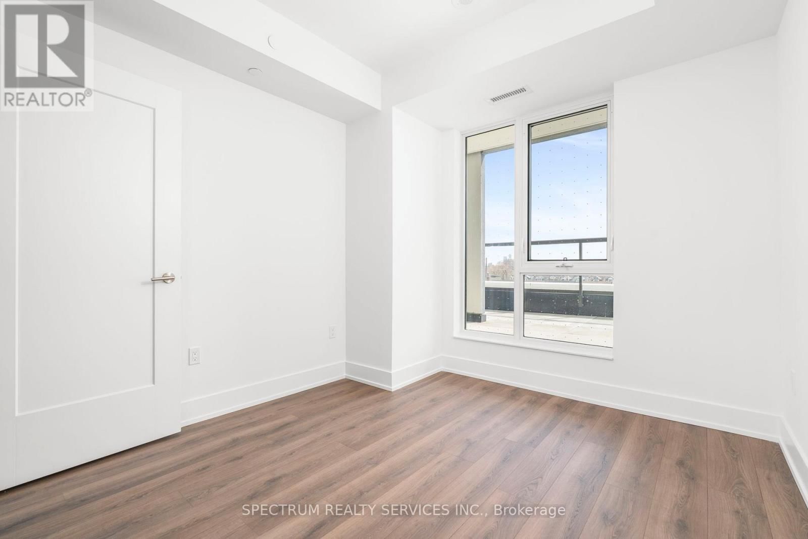 335 - 858 DUPONT STREET Image 39