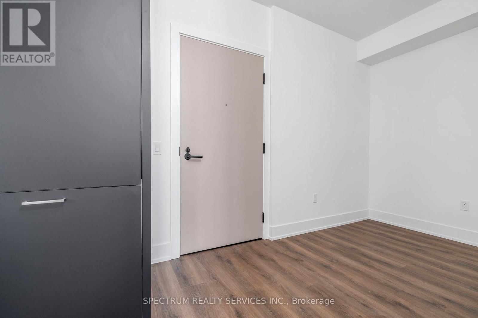 335 - 858 DUPONT STREET Image 7