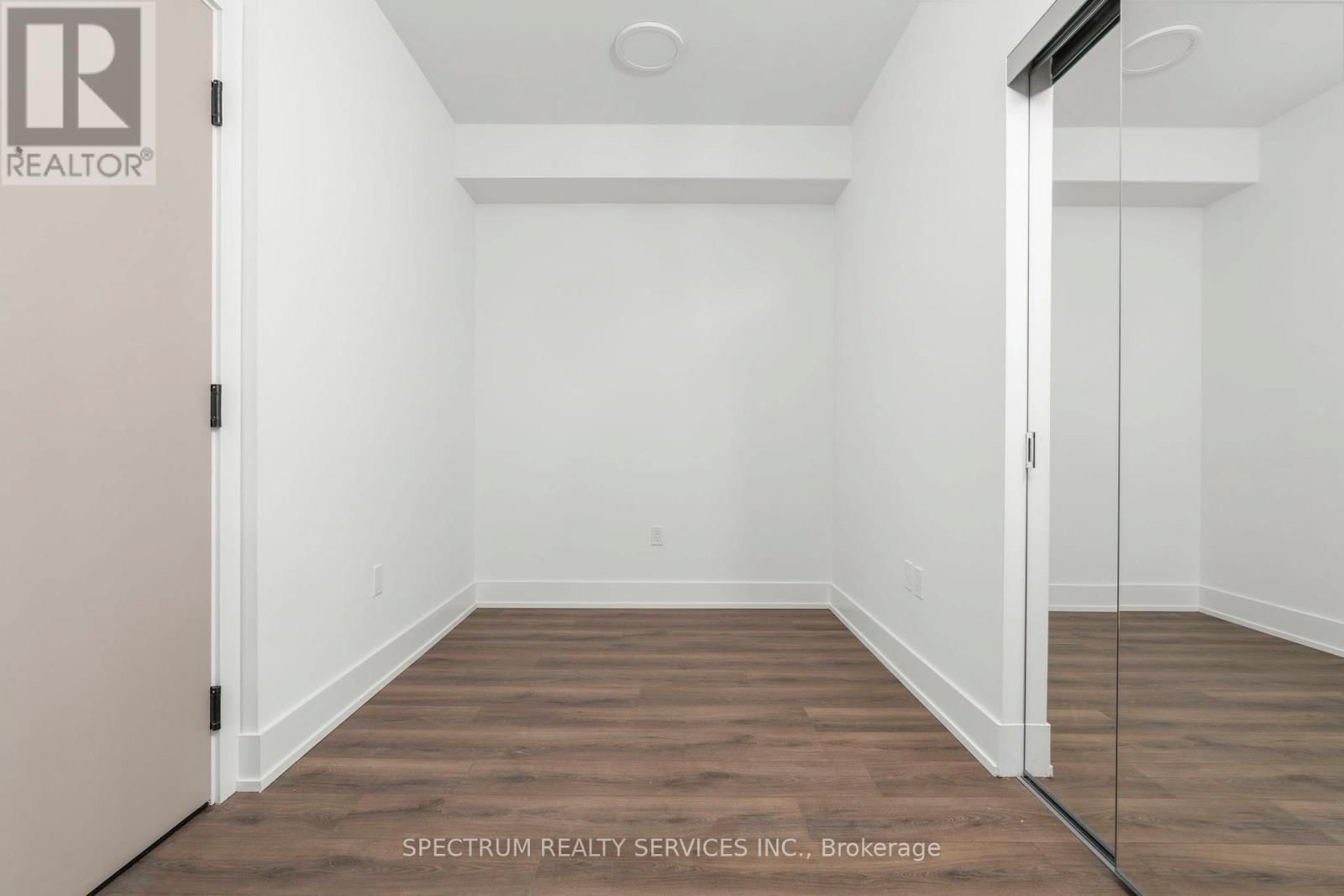 335 - 858 DUPONT STREET Image 8