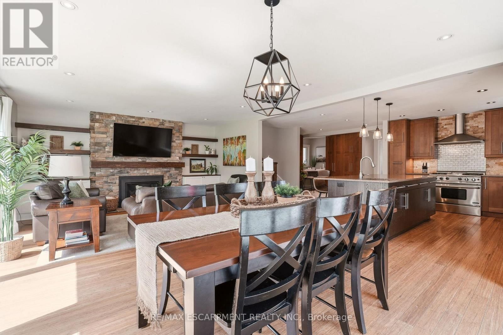 6685 MCNIVEN ROAD Image 15