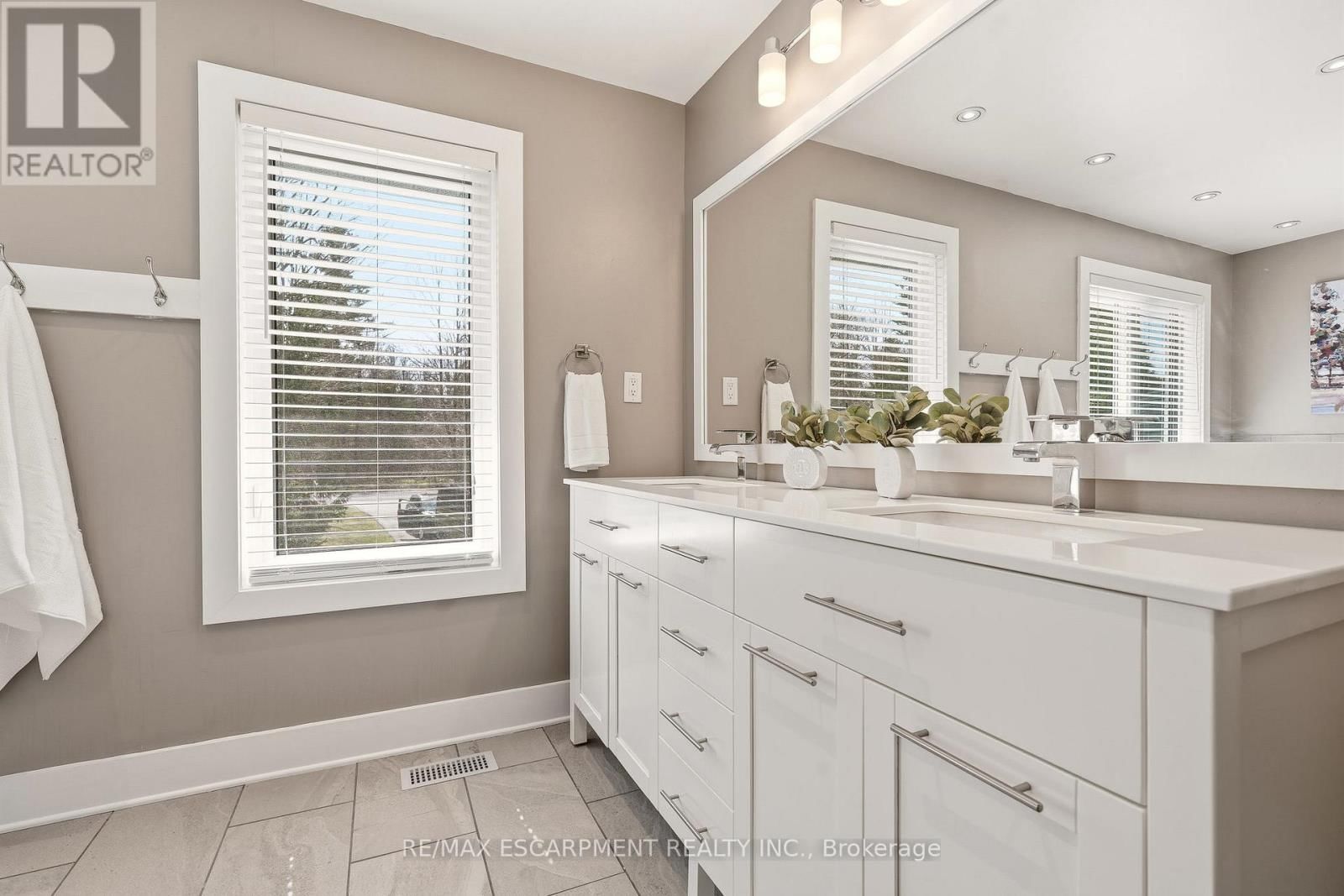 6685 MCNIVEN ROAD Image 25