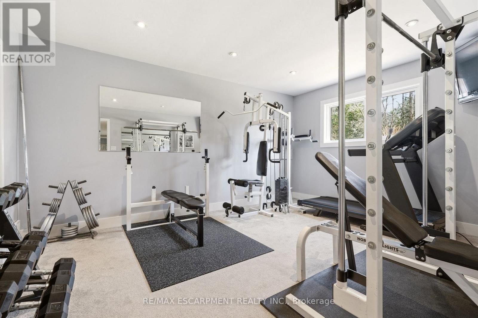 6685 MCNIVEN ROAD Image 36