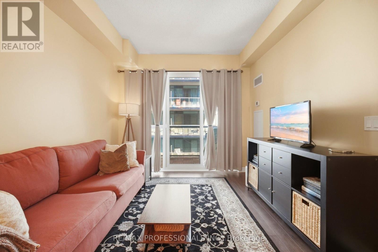 922 - 15 JAMES FINLAY WAY Image 15