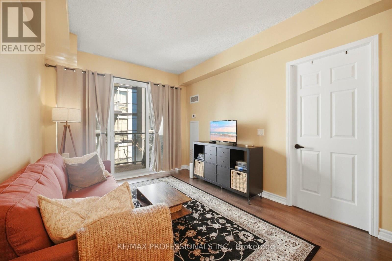 922 - 15 JAMES FINLAY WAY Image 16