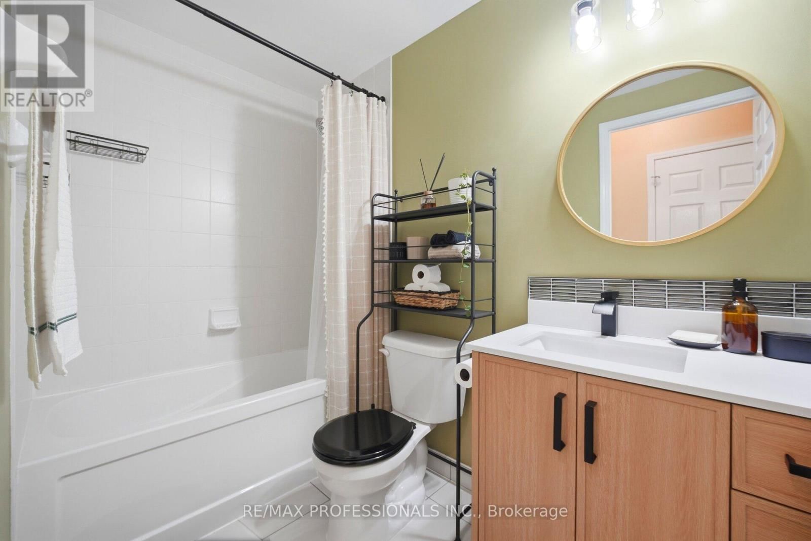 922 - 15 JAMES FINLAY WAY Image 20