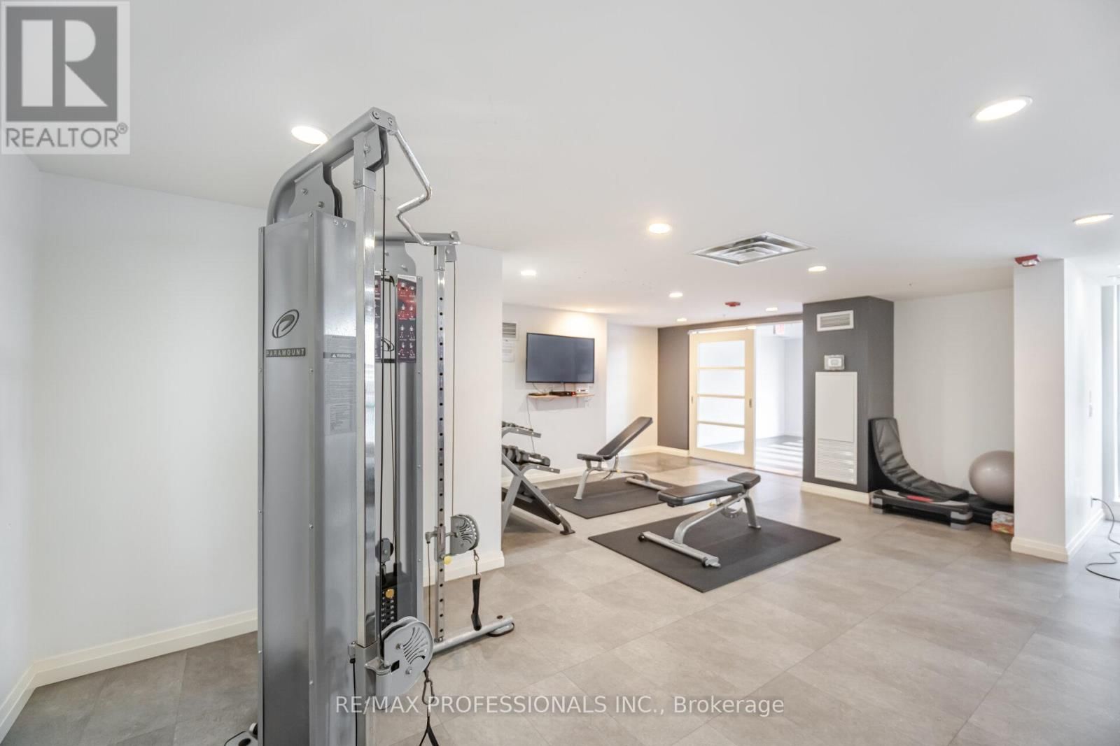 922 - 15 JAMES FINLAY WAY Image 26