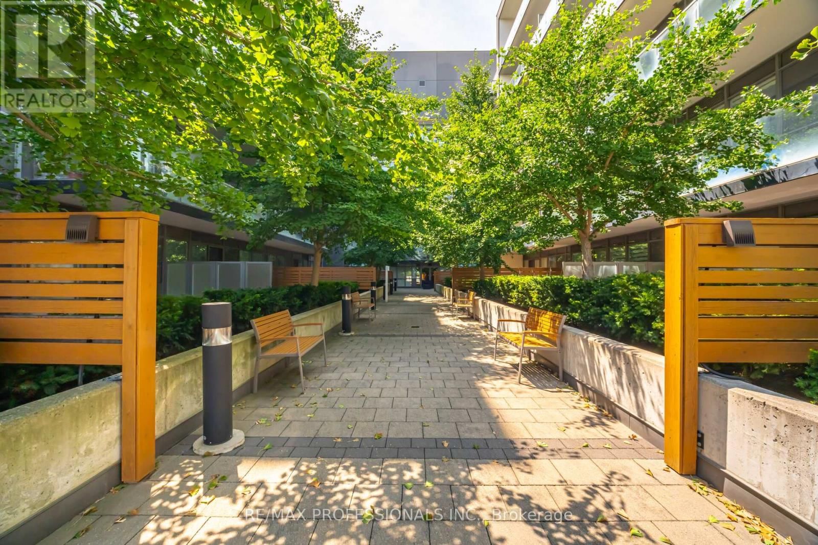 922 - 15 JAMES FINLAY WAY Image 30