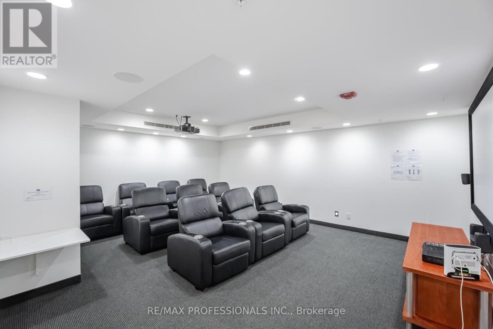 922 - 15 JAMES FINLAY WAY Image 31