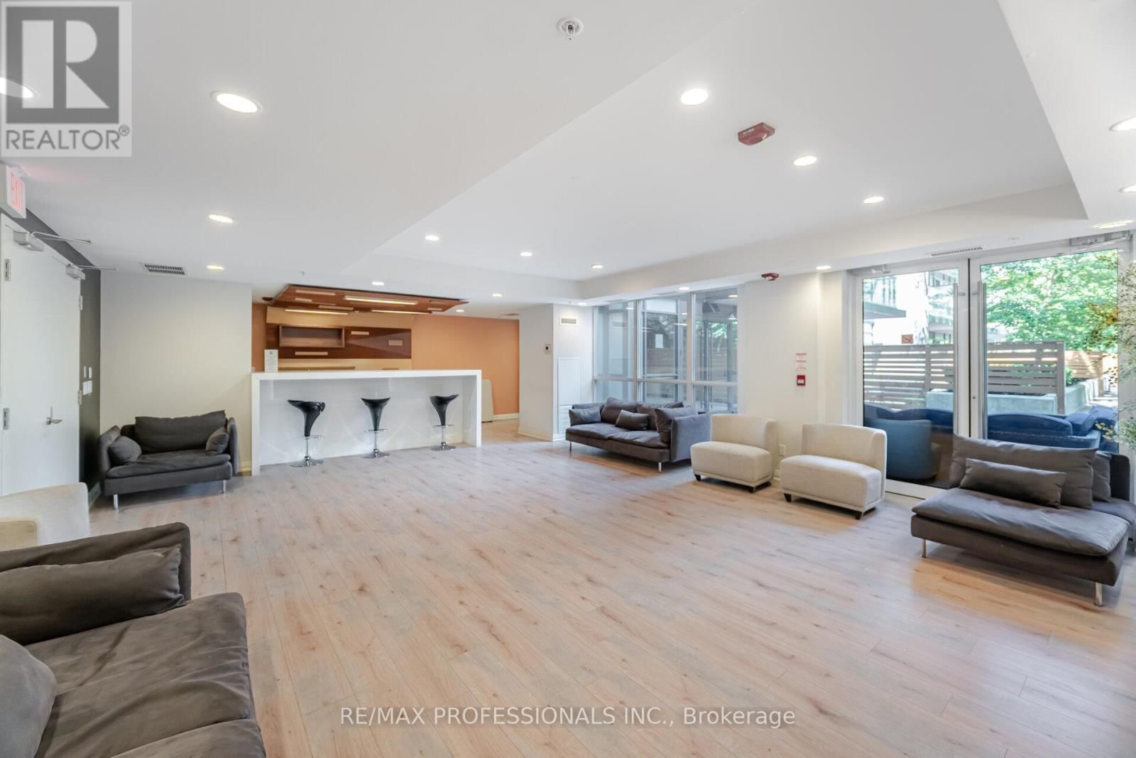 922 - 15 JAMES FINLAY WAY Image 34