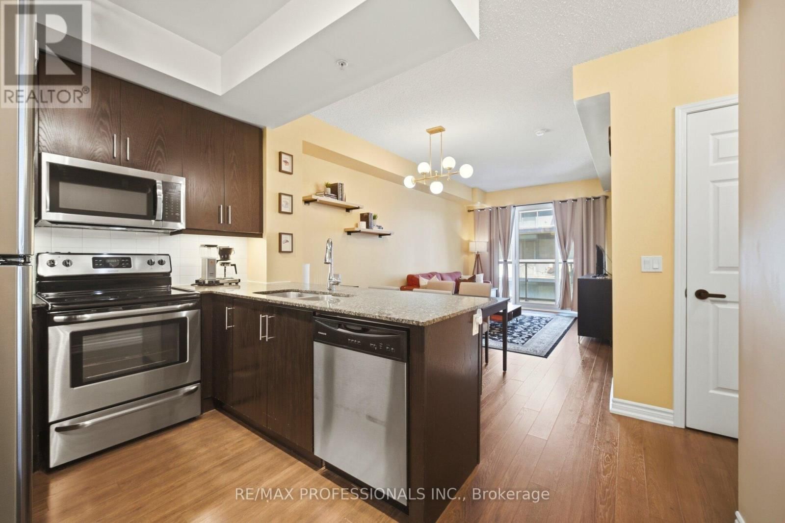 922 - 15 JAMES FINLAY WAY Image 7