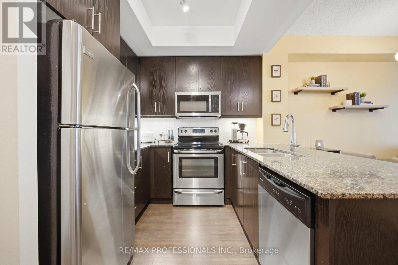 922 - 15 JAMES FINLAY WAY Image 8