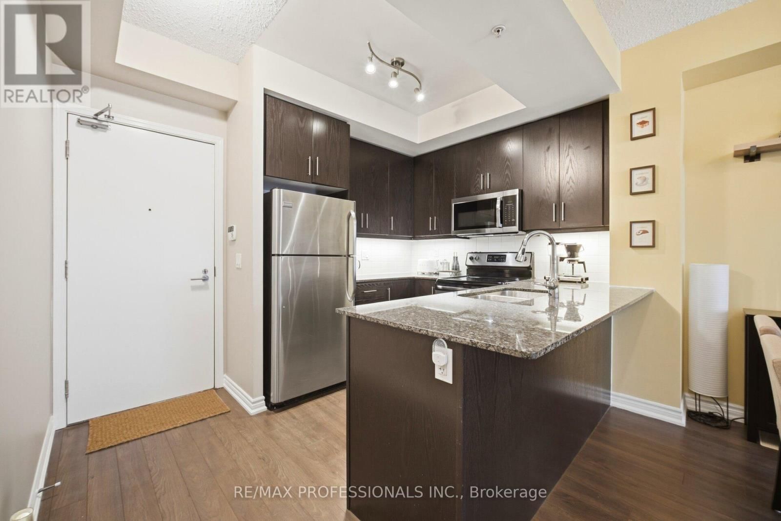 922 - 15 JAMES FINLAY WAY Image 9