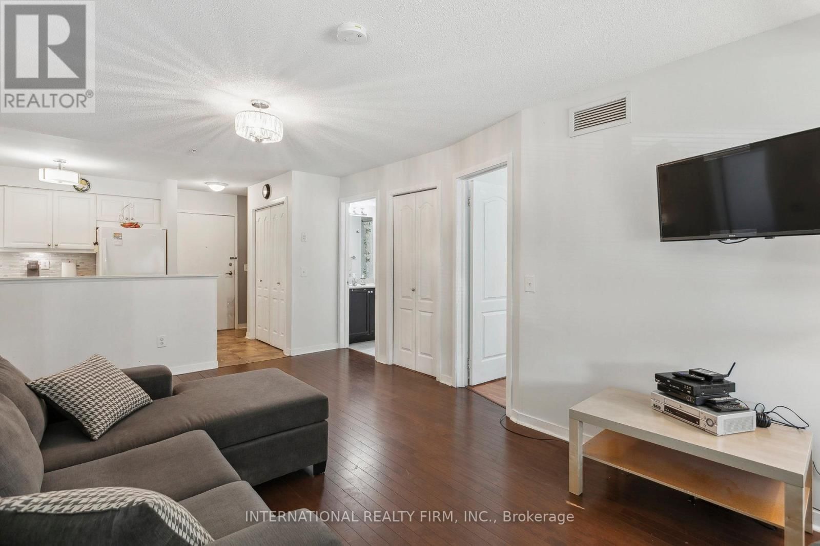 2113 - 6 DAYSPRING CIRCLE Image 12