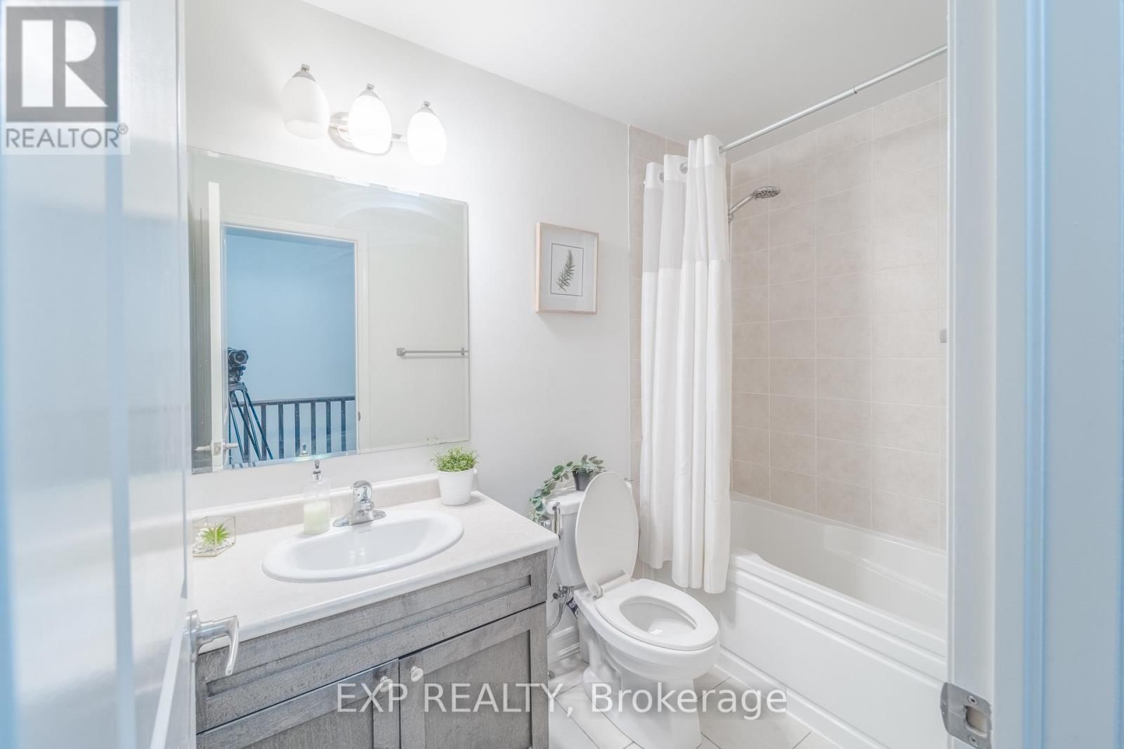 84 - 1000 ASLETON BOULEVARD Image 14