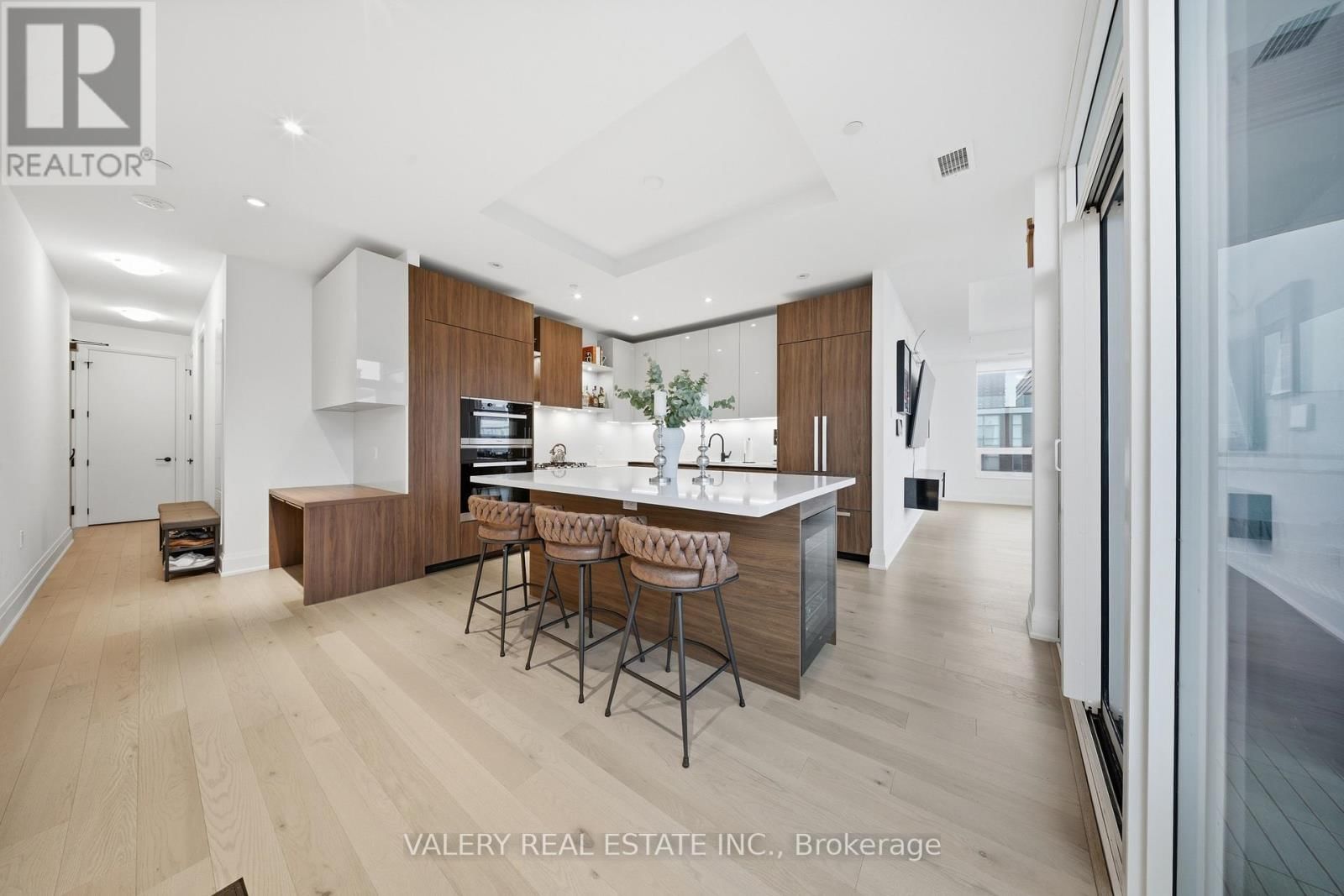 504 - 55 PORT STREET EAST Image 1