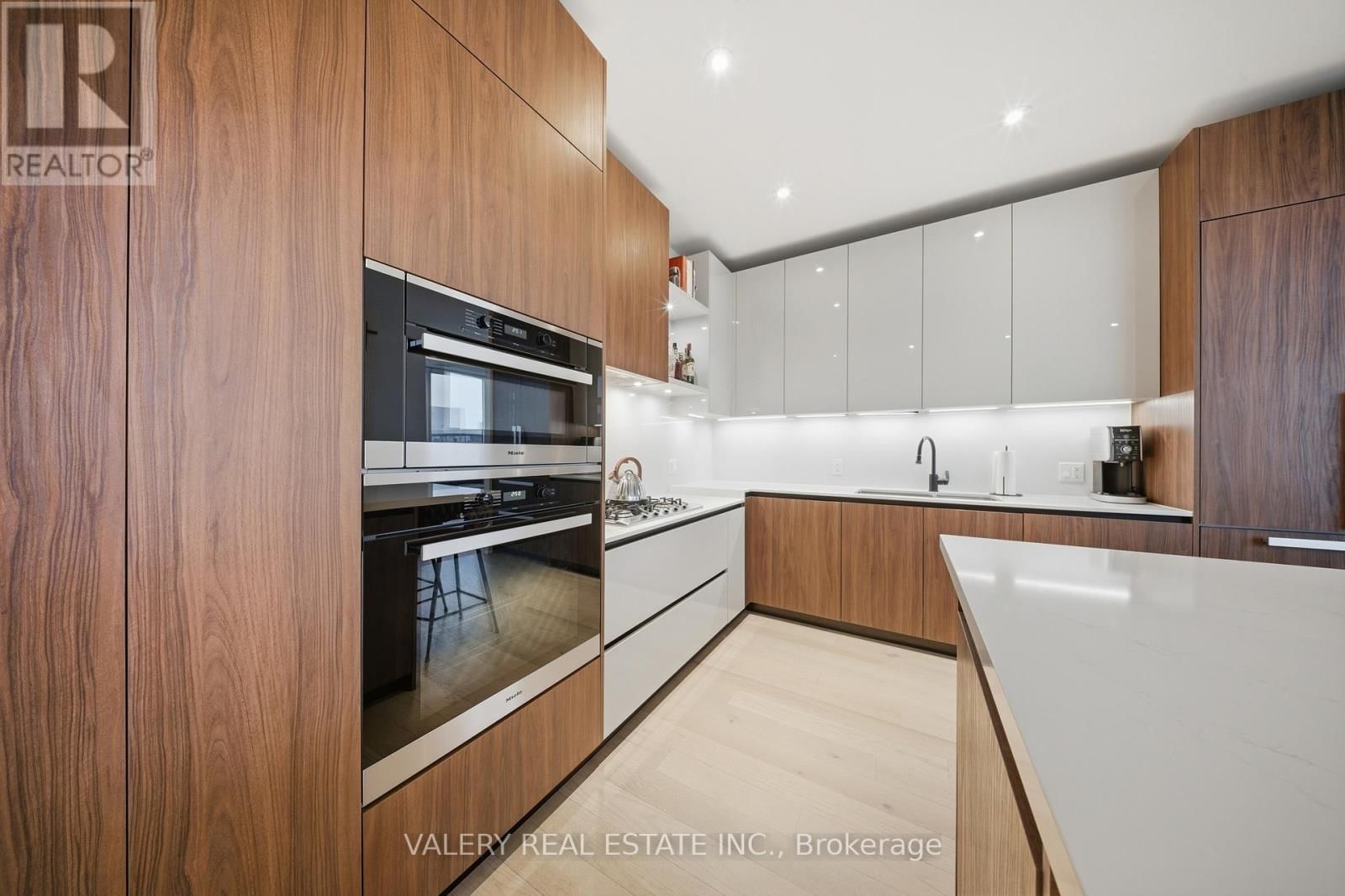 504 - 55 PORT STREET EAST Image 13