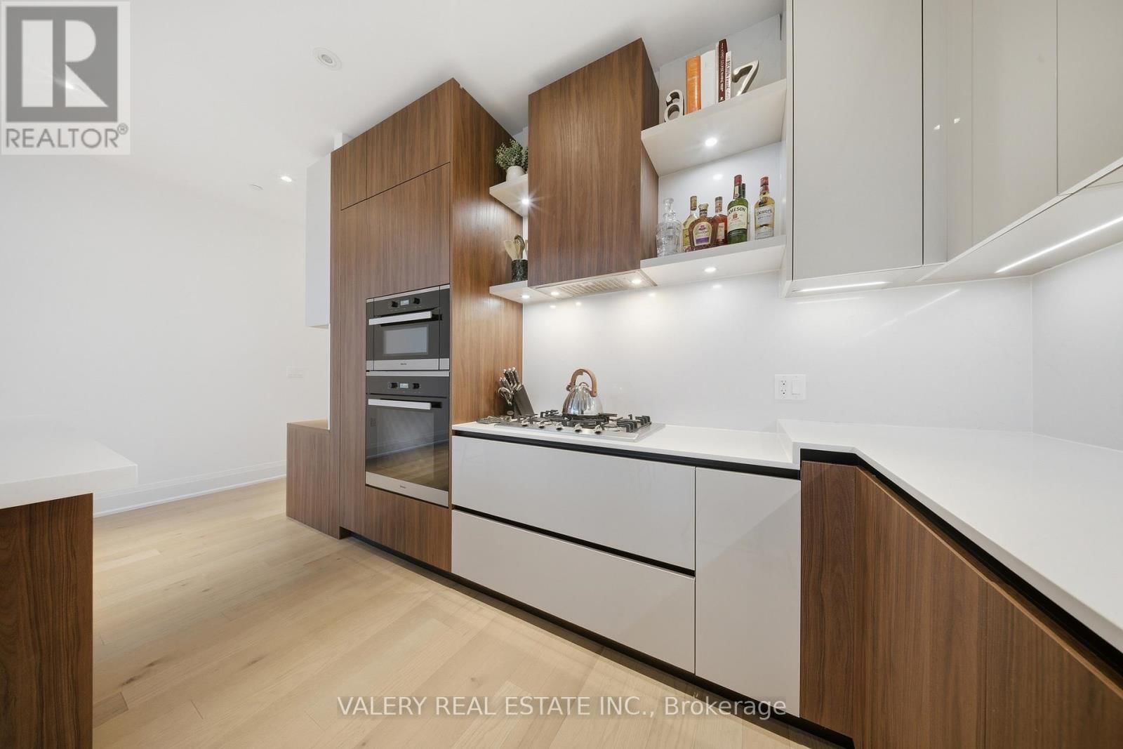 504 - 55 PORT STREET EAST Image 16