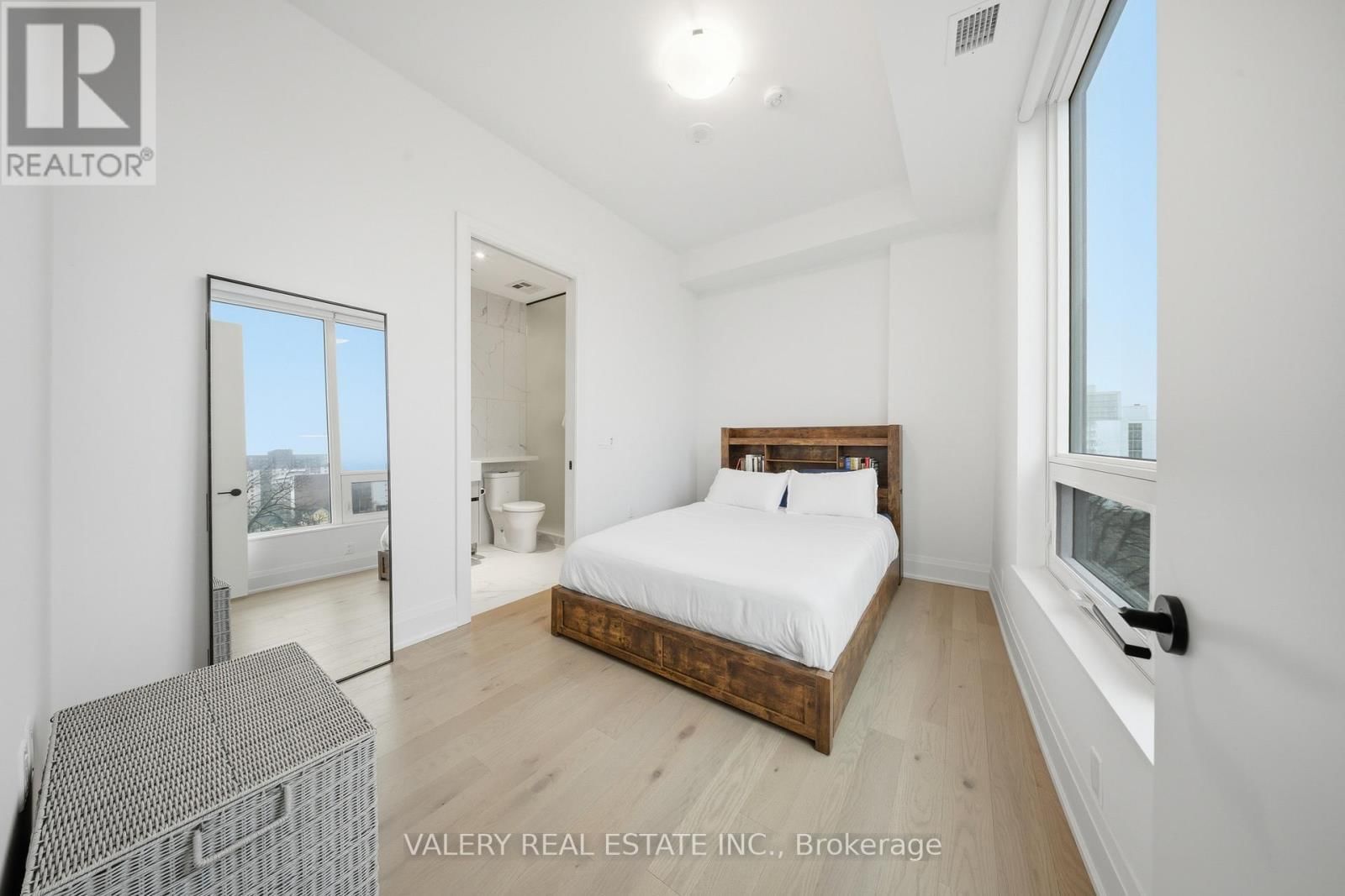 504 - 55 PORT STREET EAST Image 23