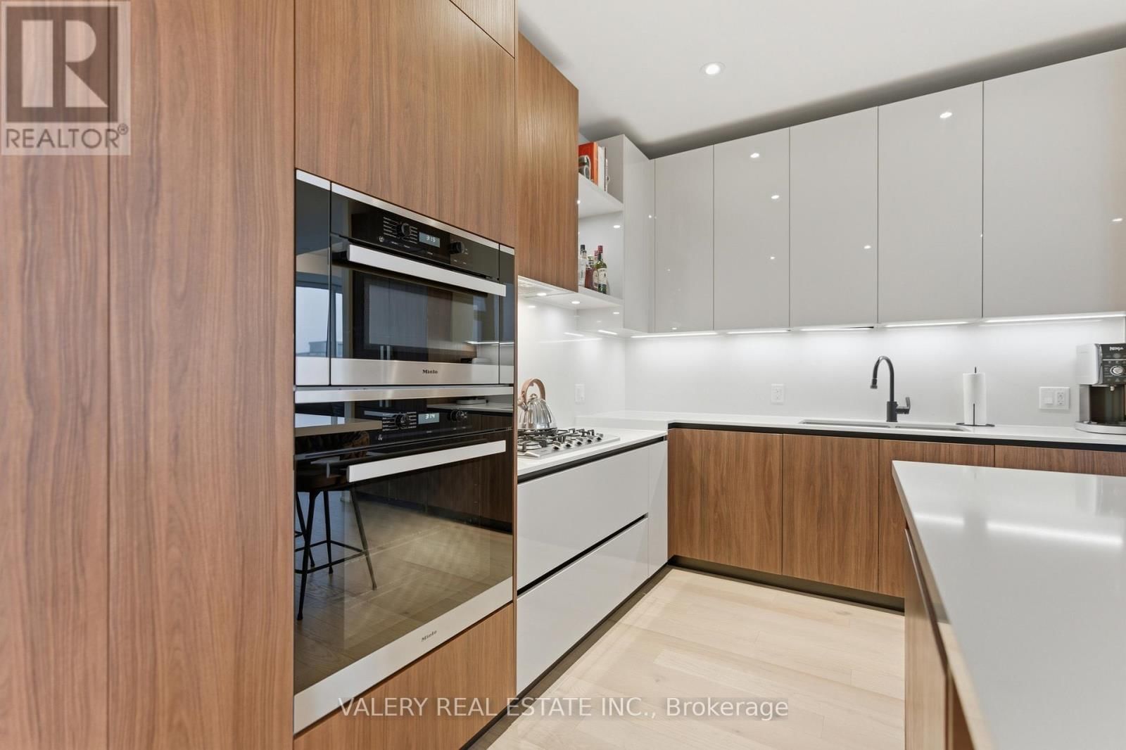 504 - 55 PORT STREET EAST Image 29