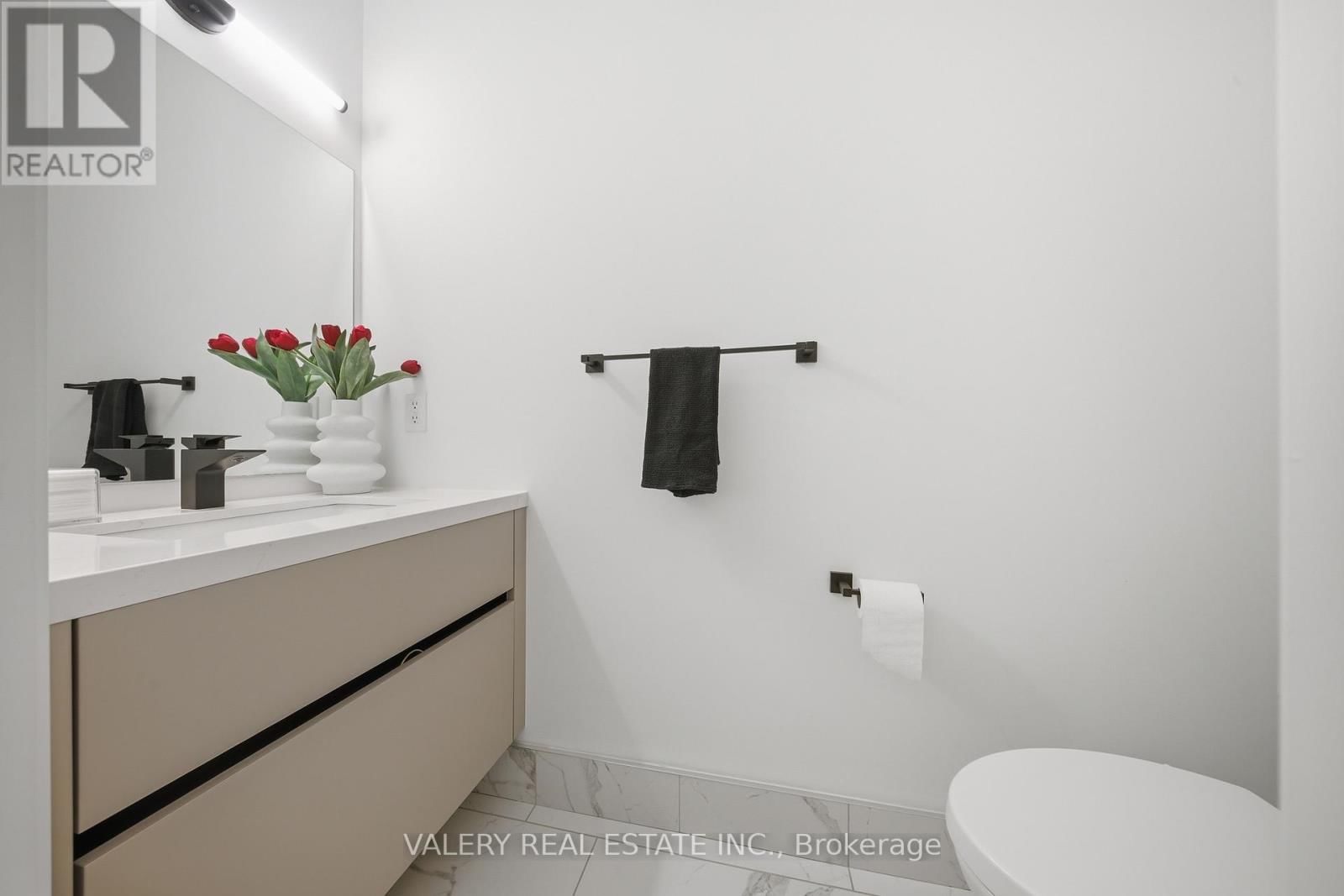 504 - 55 PORT STREET EAST Image 9