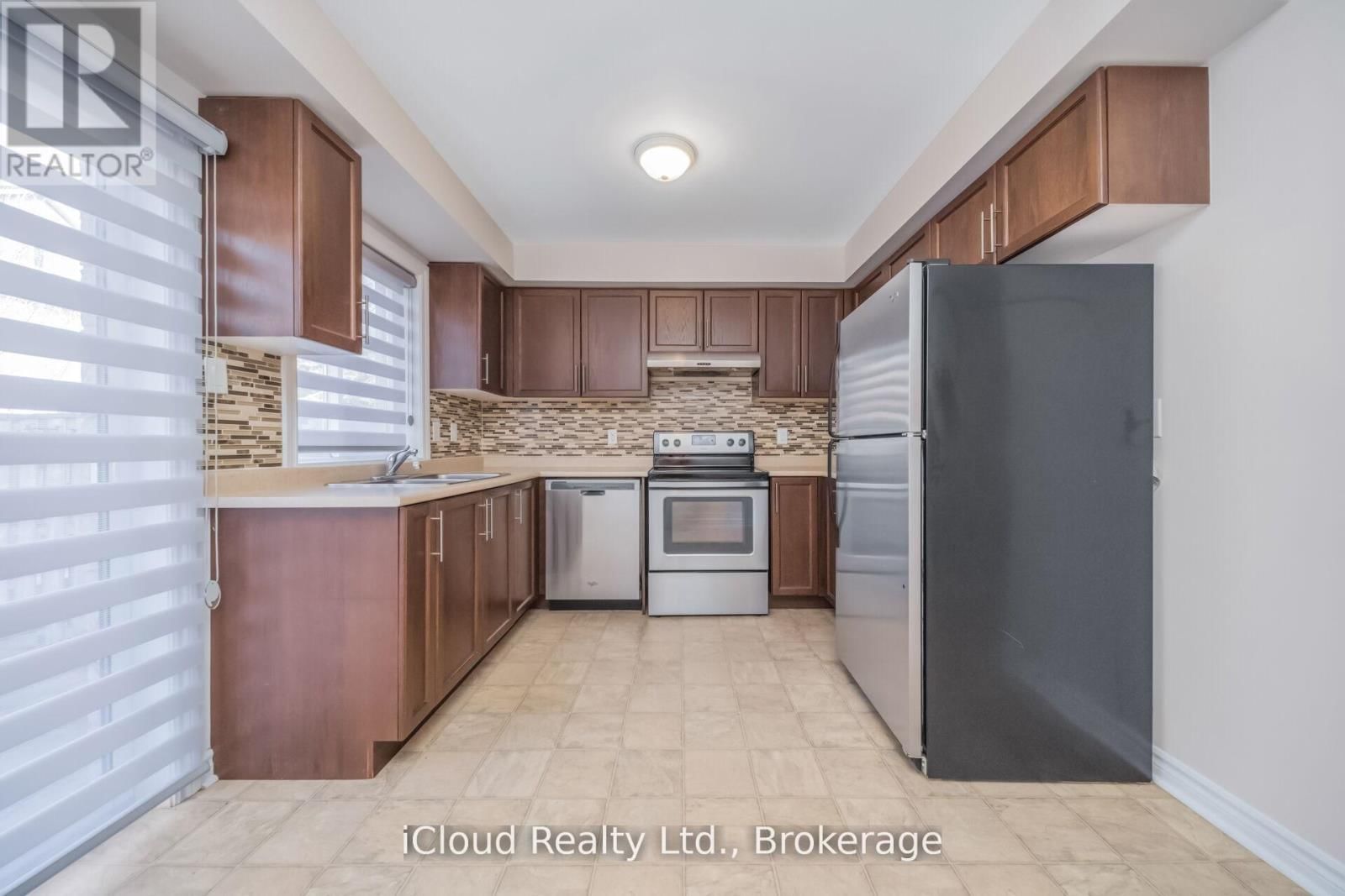 63 SPADINA ROAD Image 10