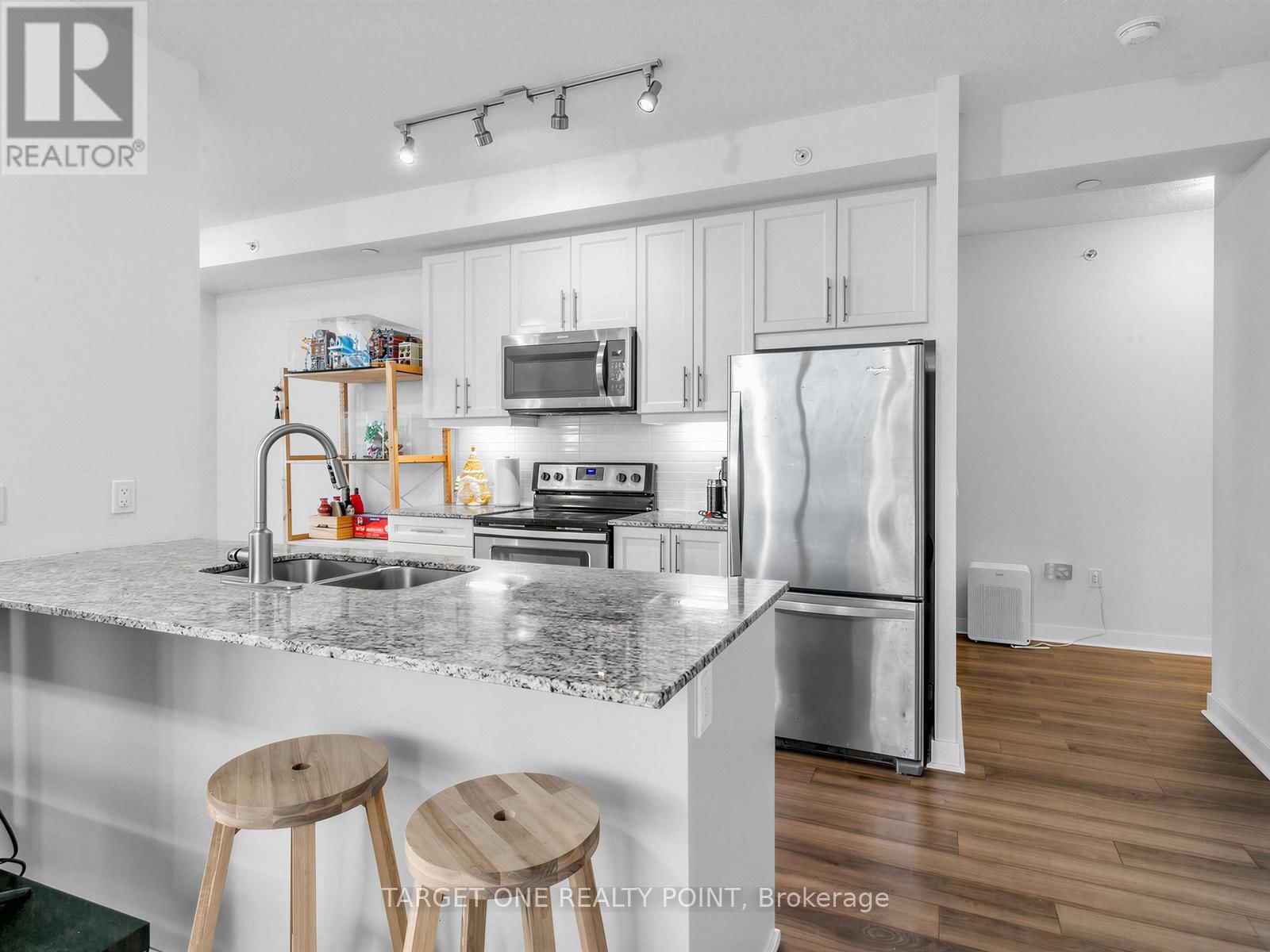 802 - 3975 GRAND PARK DRIVE Image 10