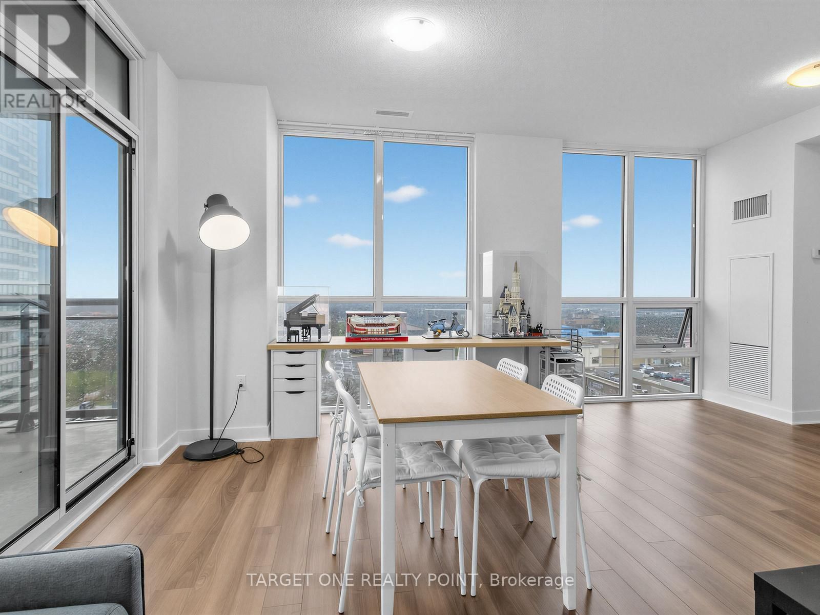 802 - 3975 GRAND PARK DRIVE Image 13