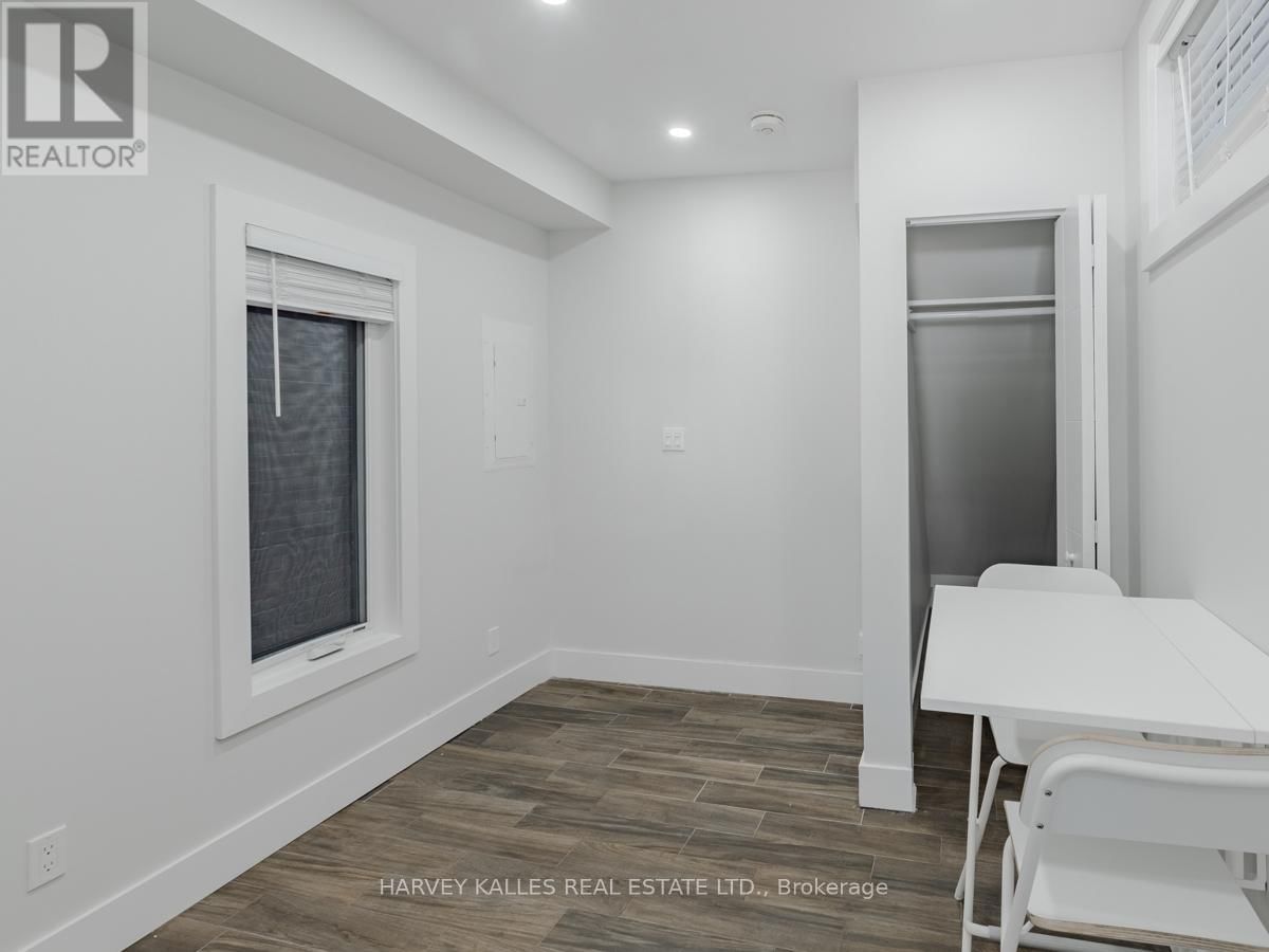 3 - 160 LANSDOWNE AVENUE Image 5