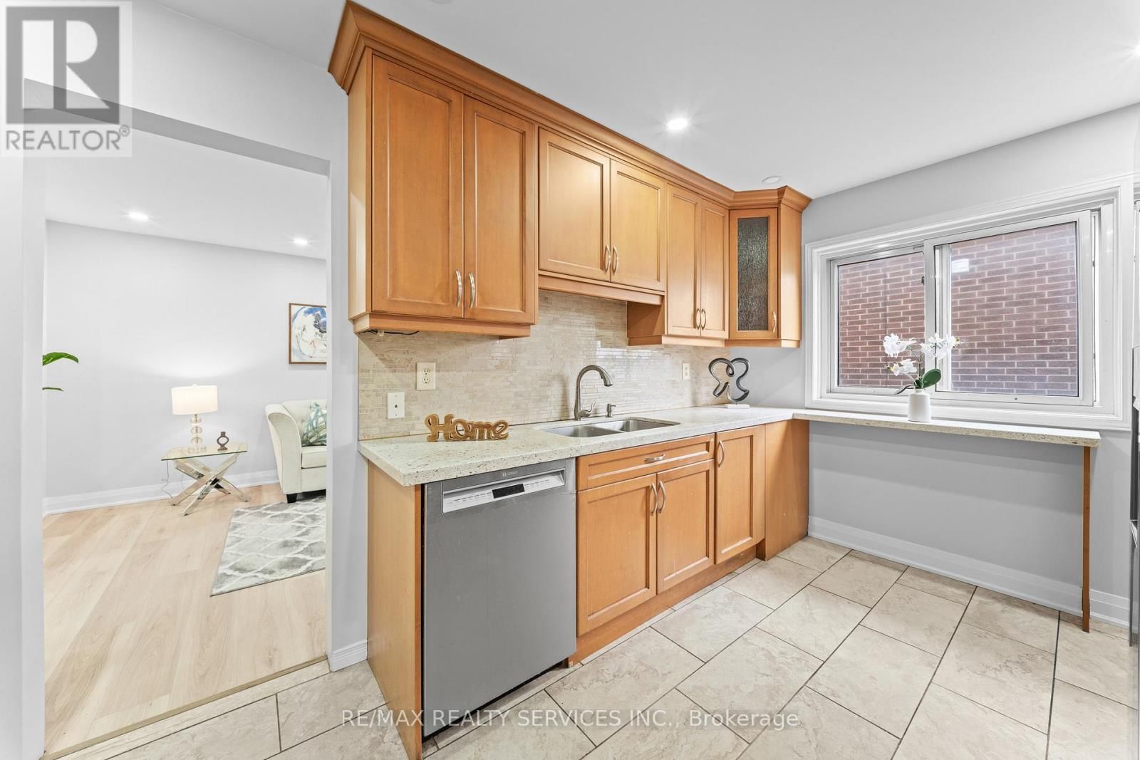 41 TANAGER SQUARE Image 13