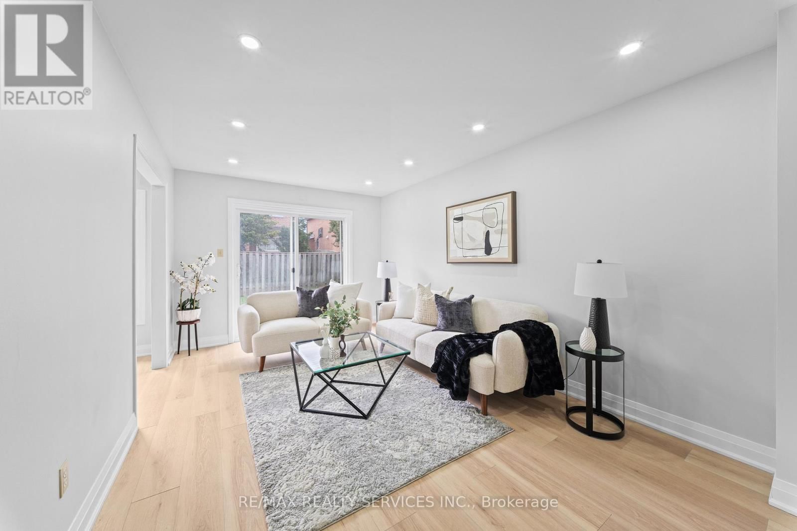 41 TANAGER SQUARE Image 17