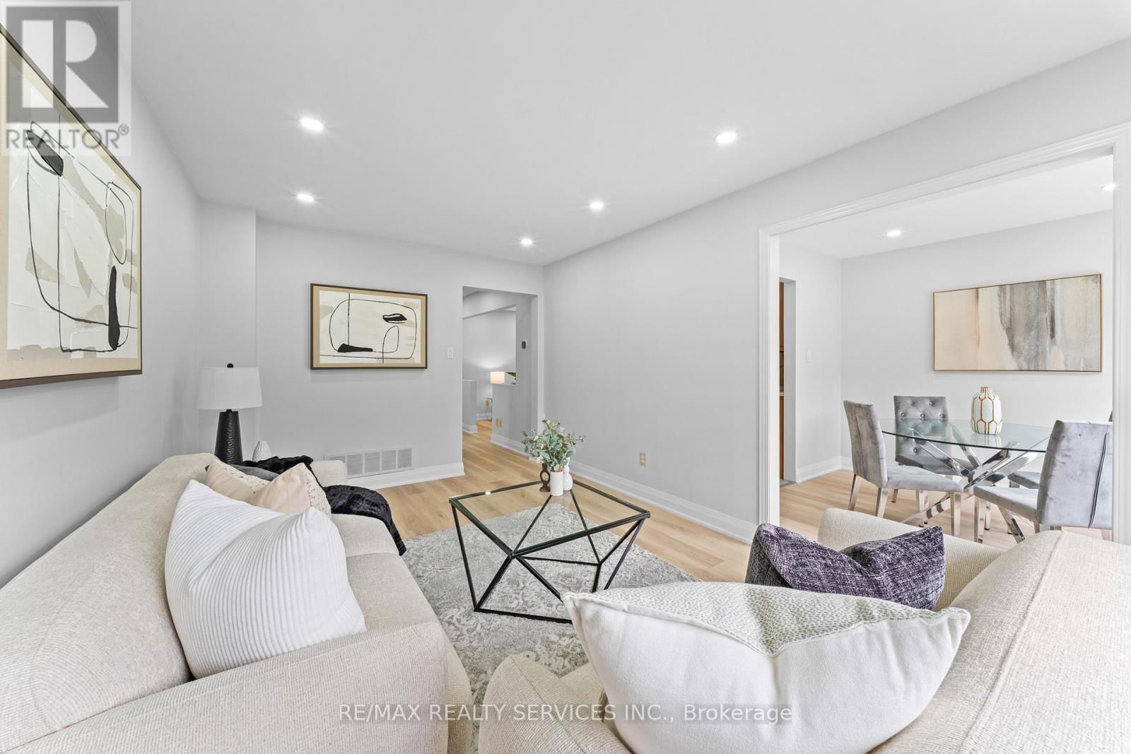 41 TANAGER SQUARE Image 19