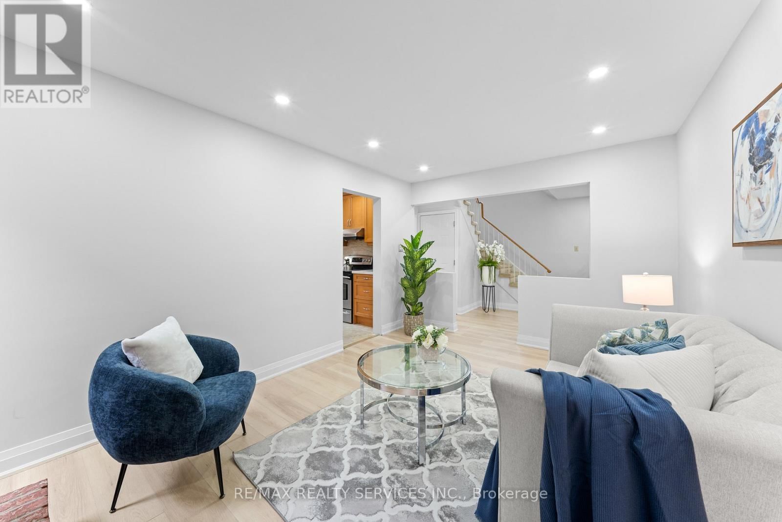 41 TANAGER SQUARE Image 9