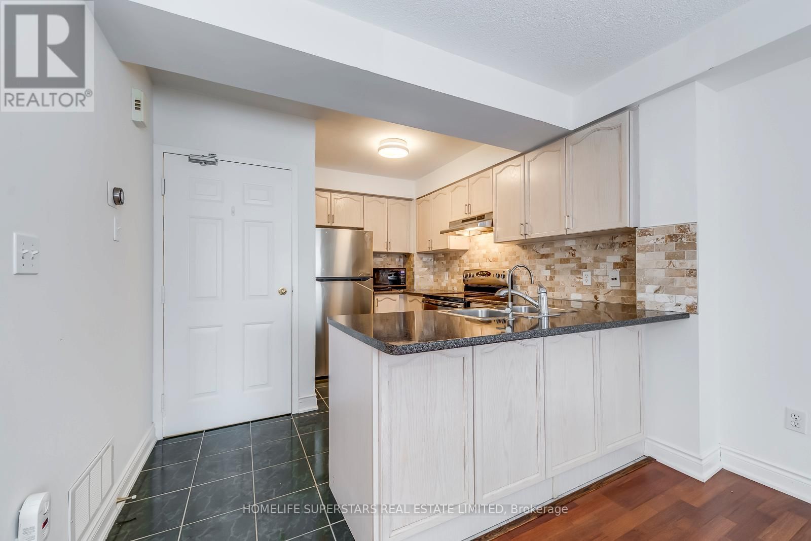 Unit 11 - 605 SHORELINE DRIVE Image 4