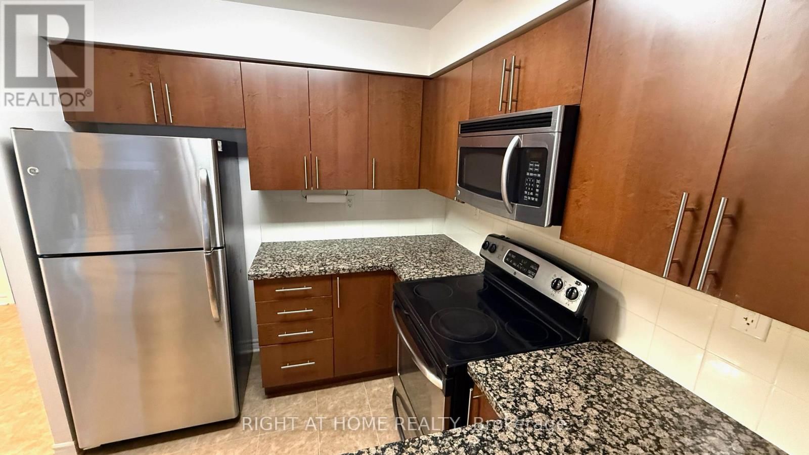 704 - 5 MICHAEL POWER PLACE Image 10