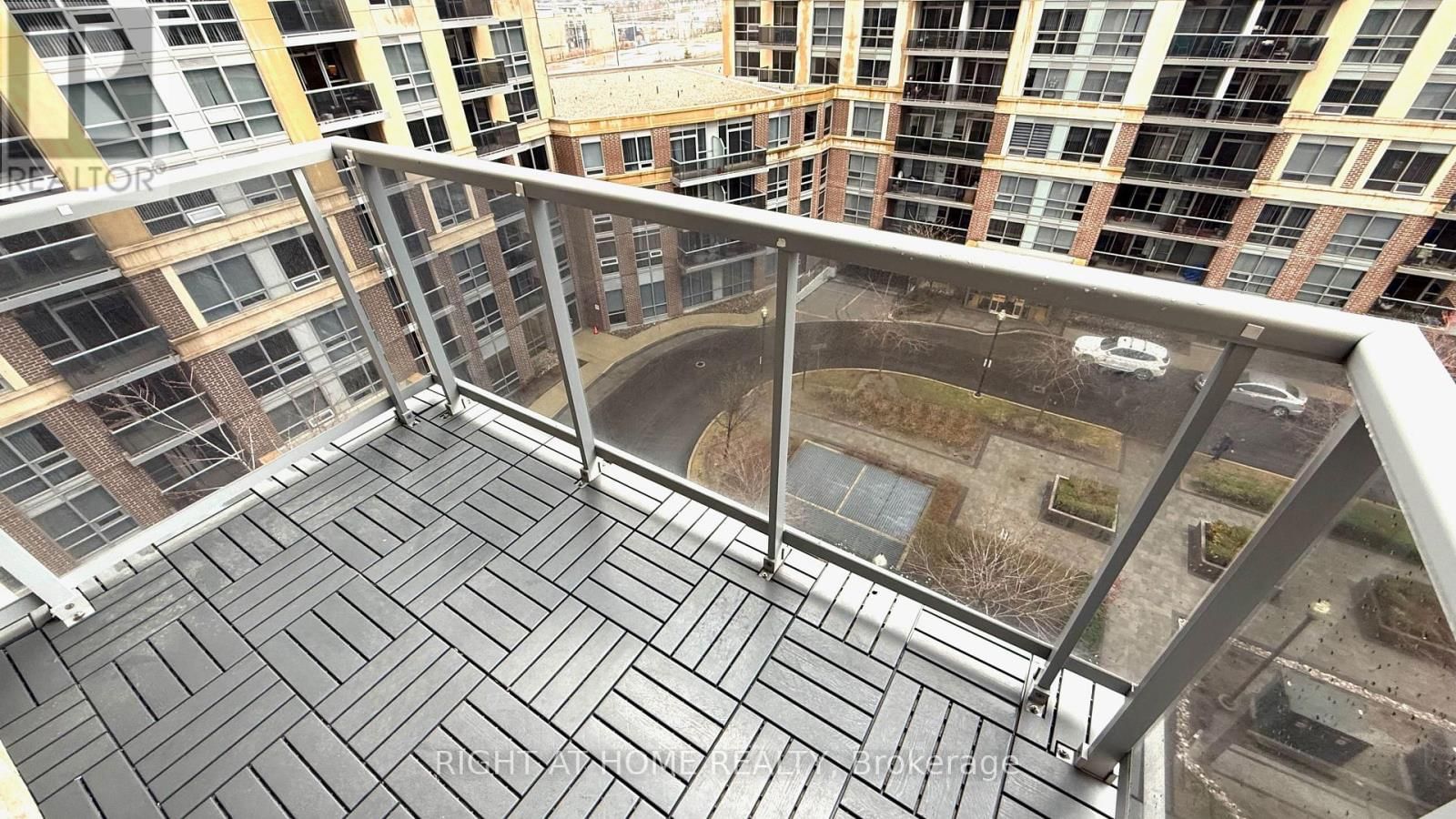 704 - 5 MICHAEL POWER PLACE Image 15