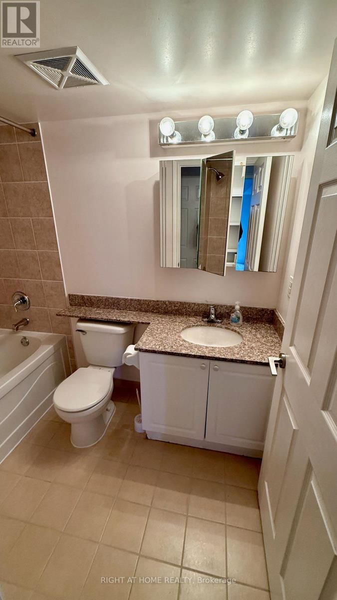 704 - 5 MICHAEL POWER PLACE Image 22