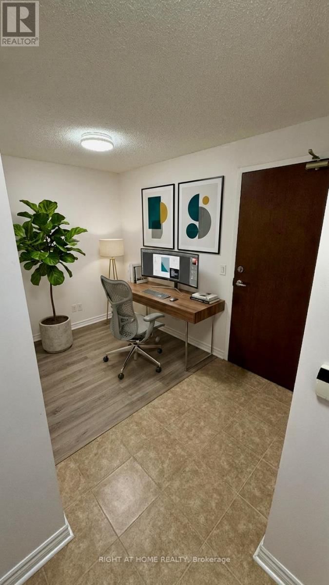 704 - 5 MICHAEL POWER PLACE Image 25