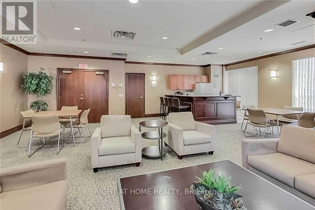 704 - 5 MICHAEL POWER PLACE Image 28