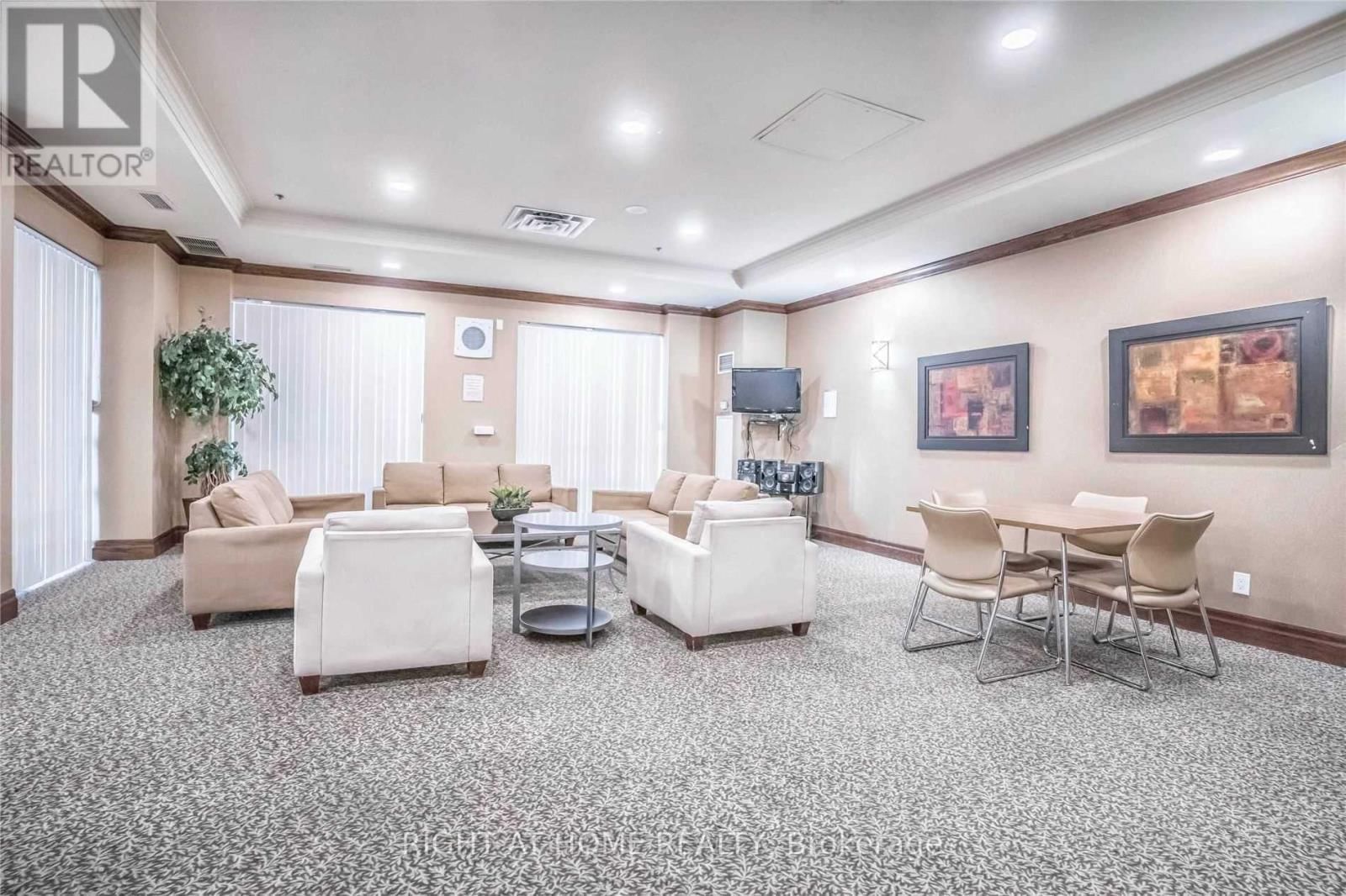 704 - 5 MICHAEL POWER PLACE Image 29