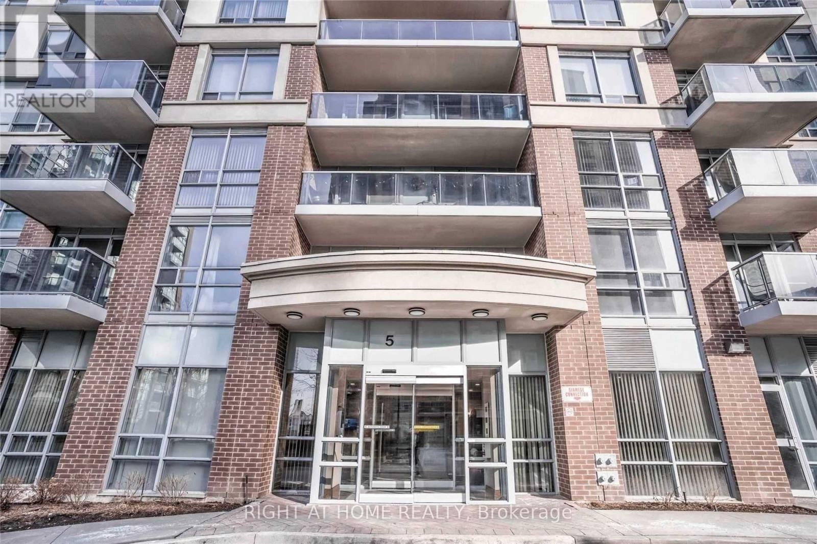 704 - 5 MICHAEL POWER PLACE Image 3