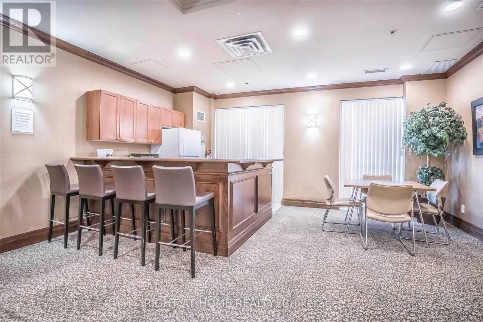 704 - 5 MICHAEL POWER PLACE Image 30