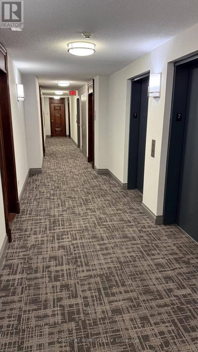 704 - 5 MICHAEL POWER PLACE Image 7