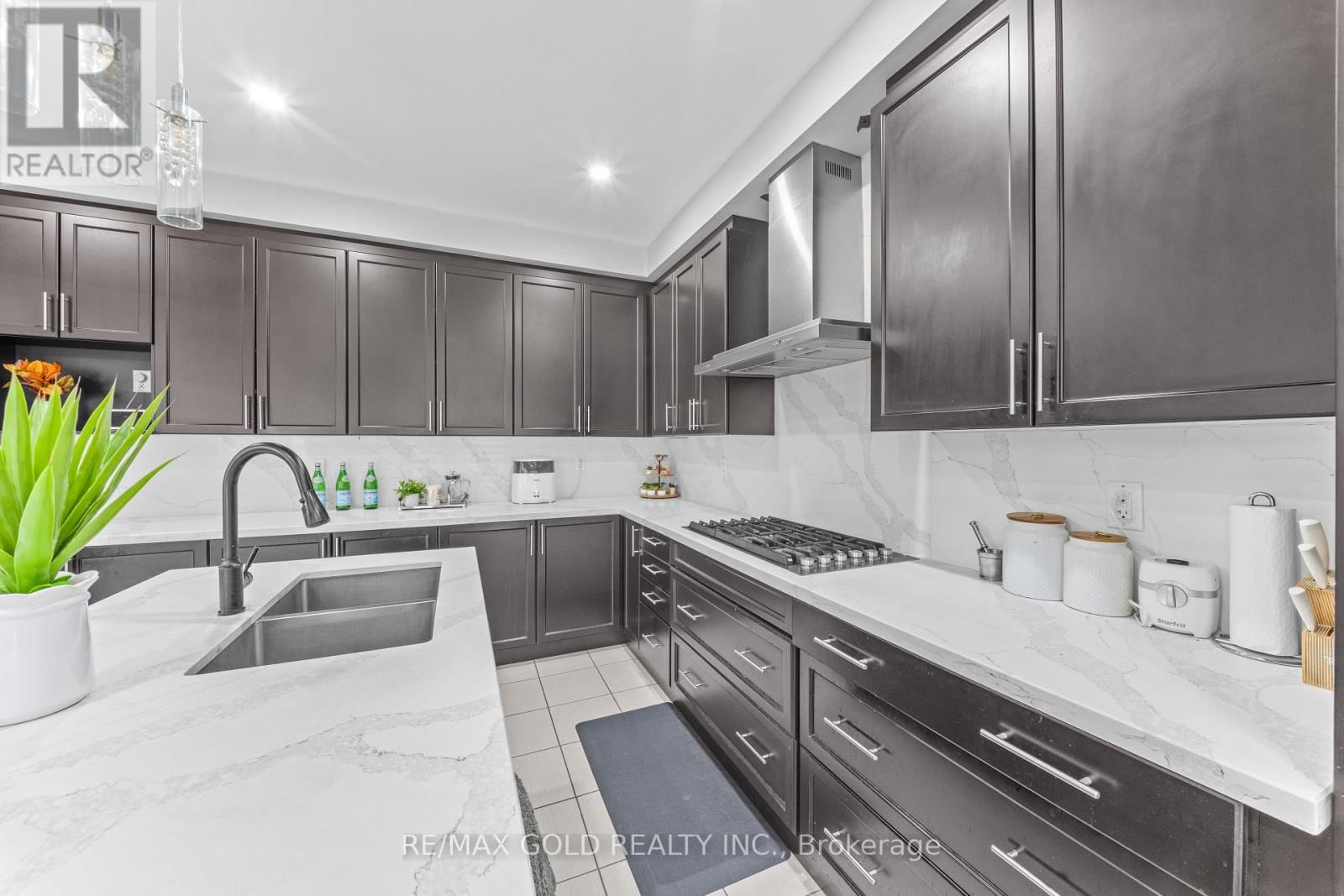 9 GODERICH DRIVE Image 17