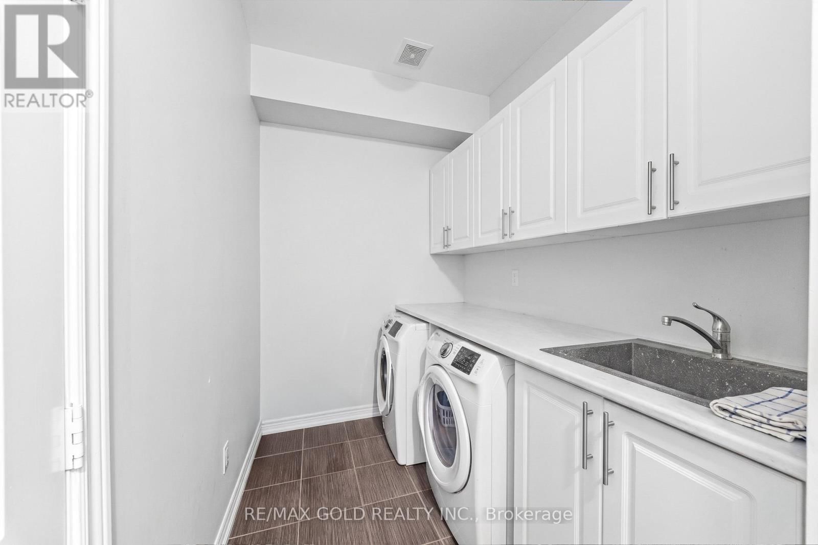 9 GODERICH DRIVE Image 24