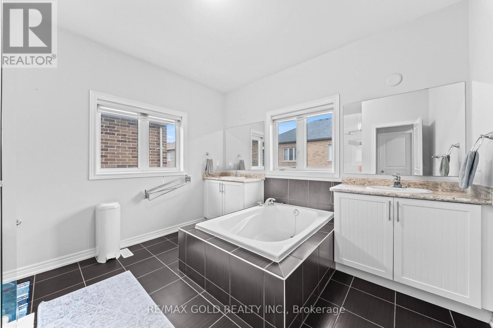 9 GODERICH DRIVE Image 28